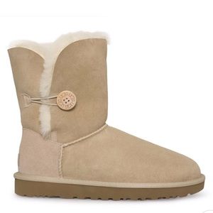 UGG Classic Button II Short Boot in Chestnut